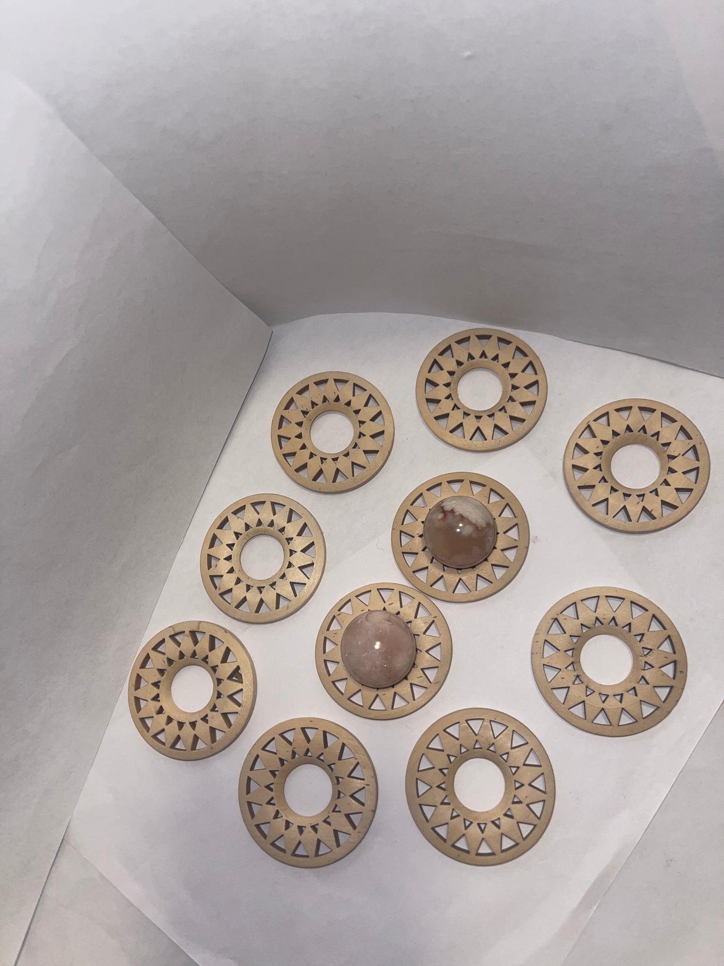 Vanilla stands spheres