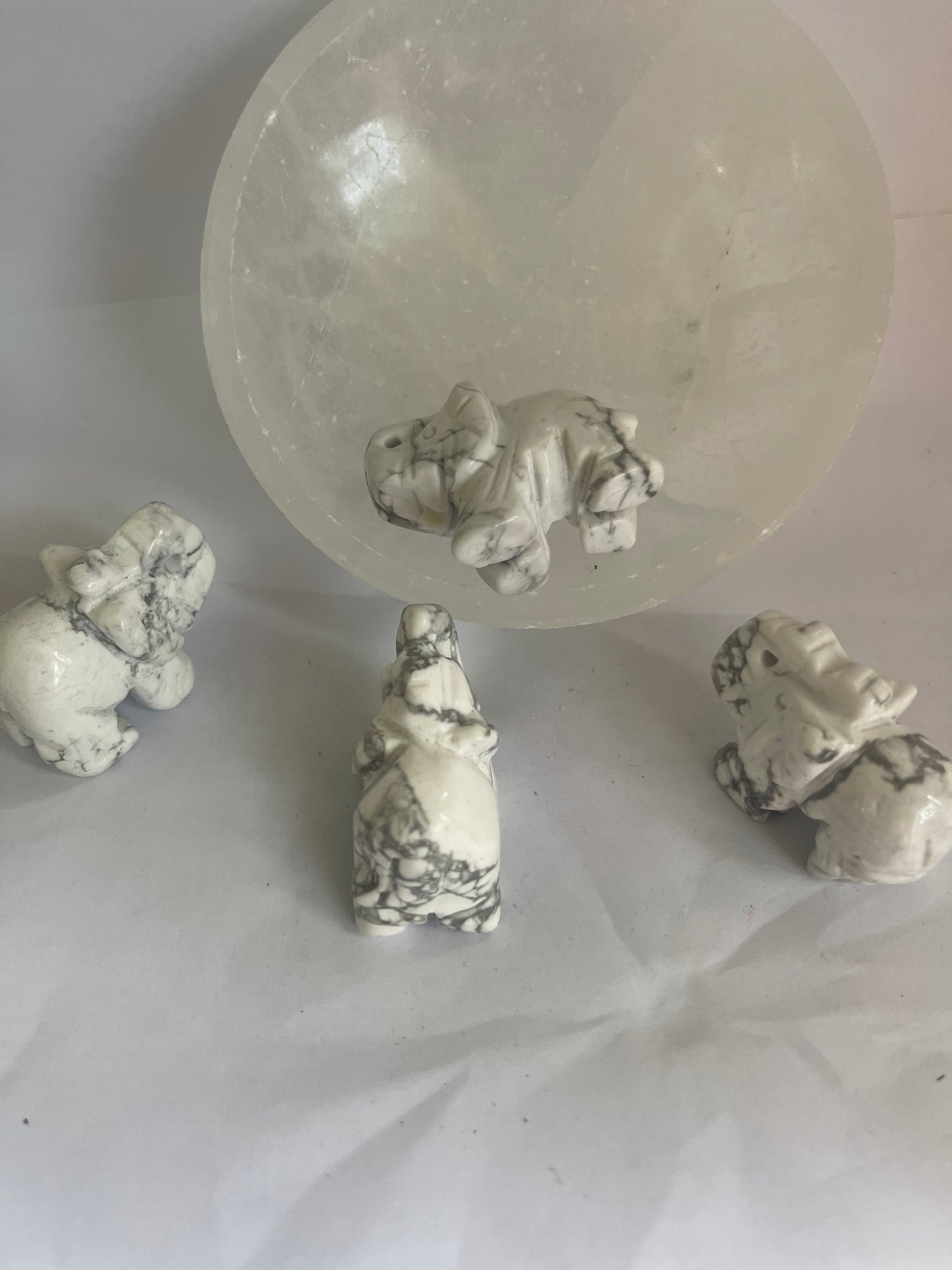 Howlite elephant