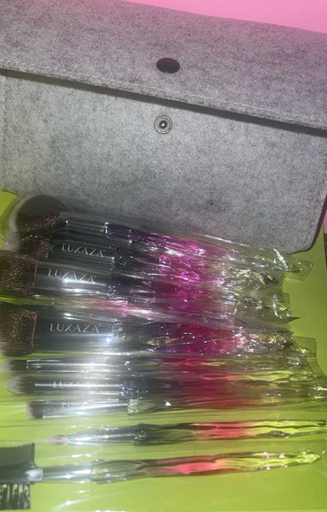 Brush purse