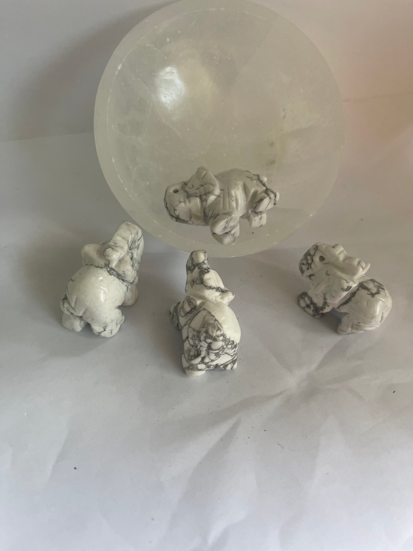 Howlite elephant