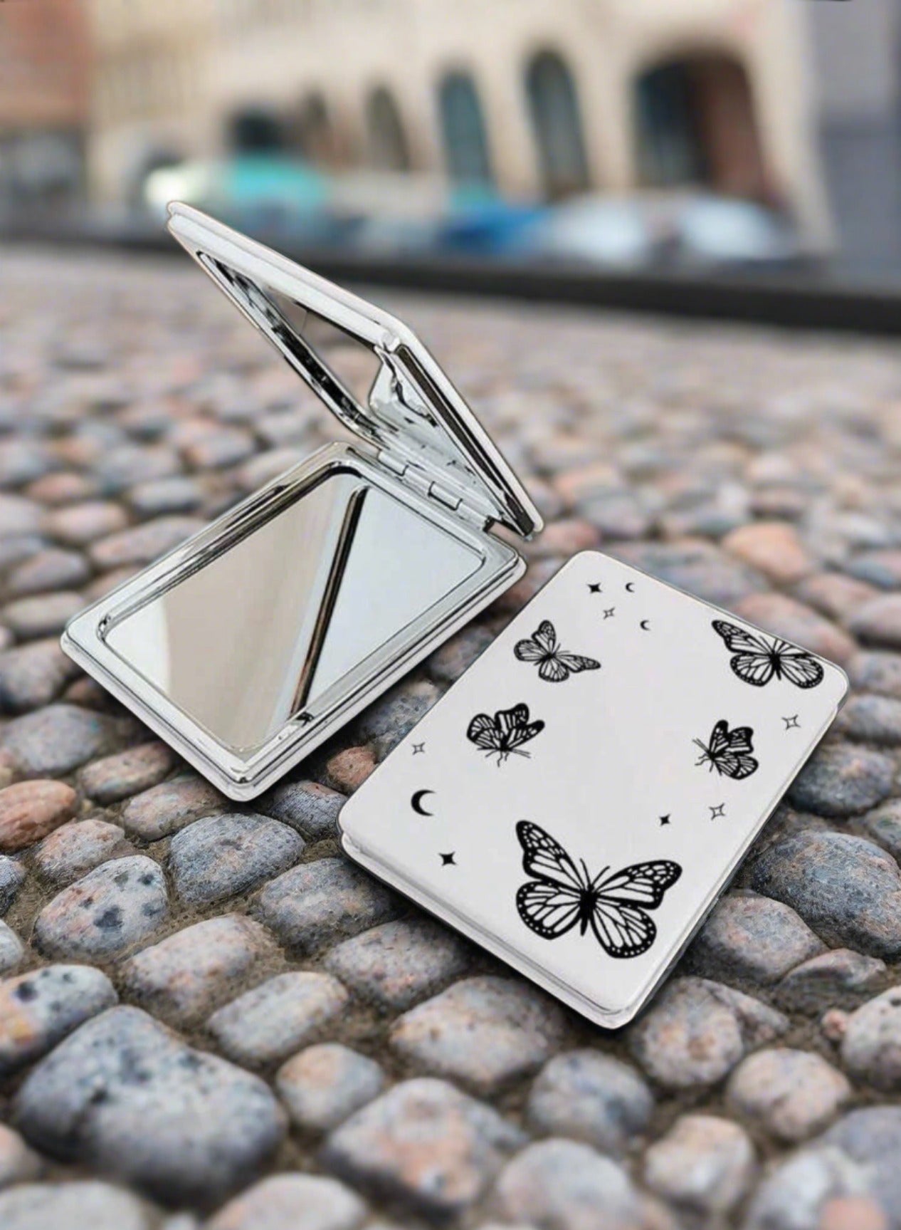 Mirror pocket
