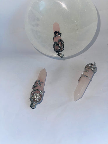 Rose quartz pendant necklace