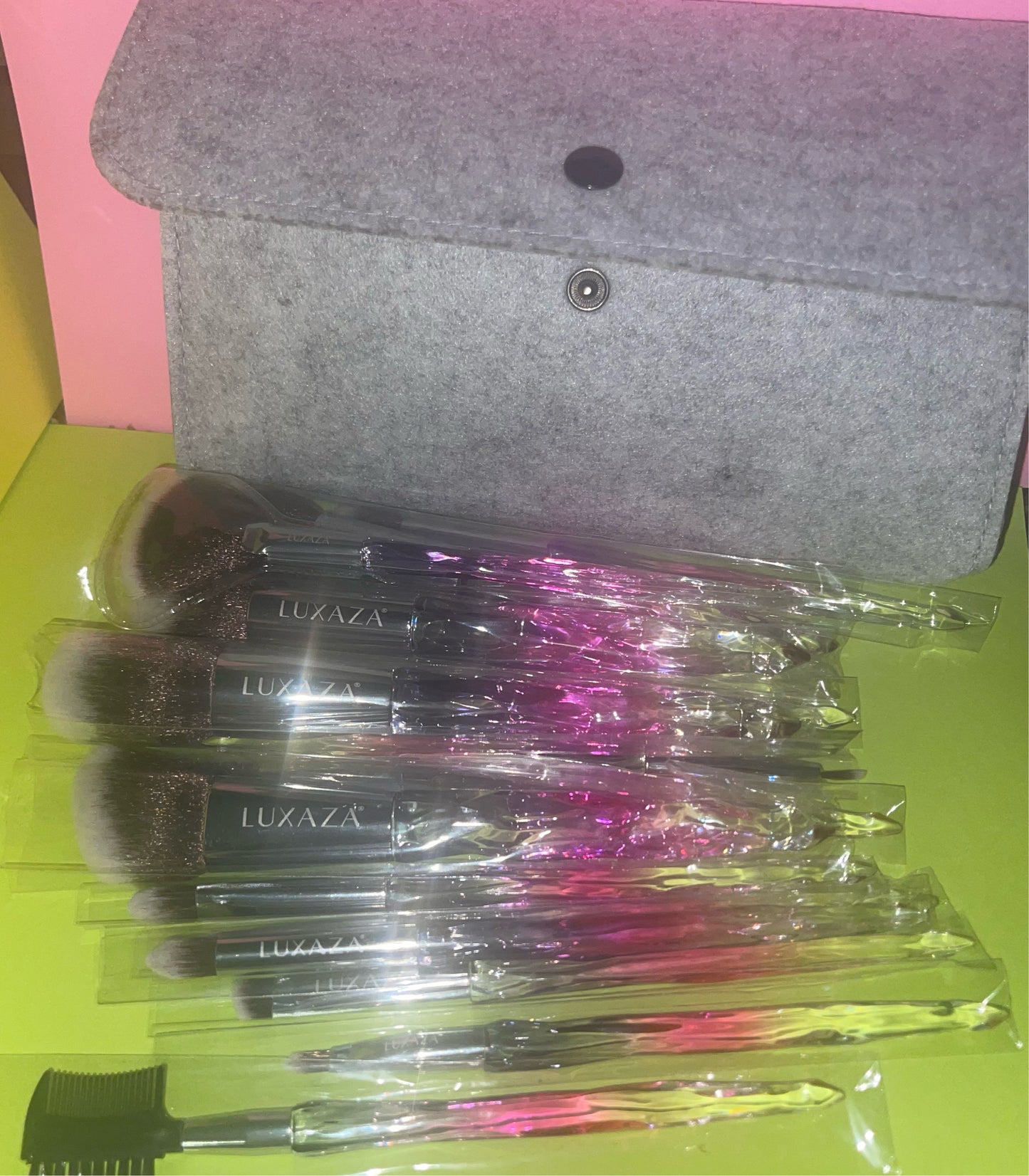 Brush purse